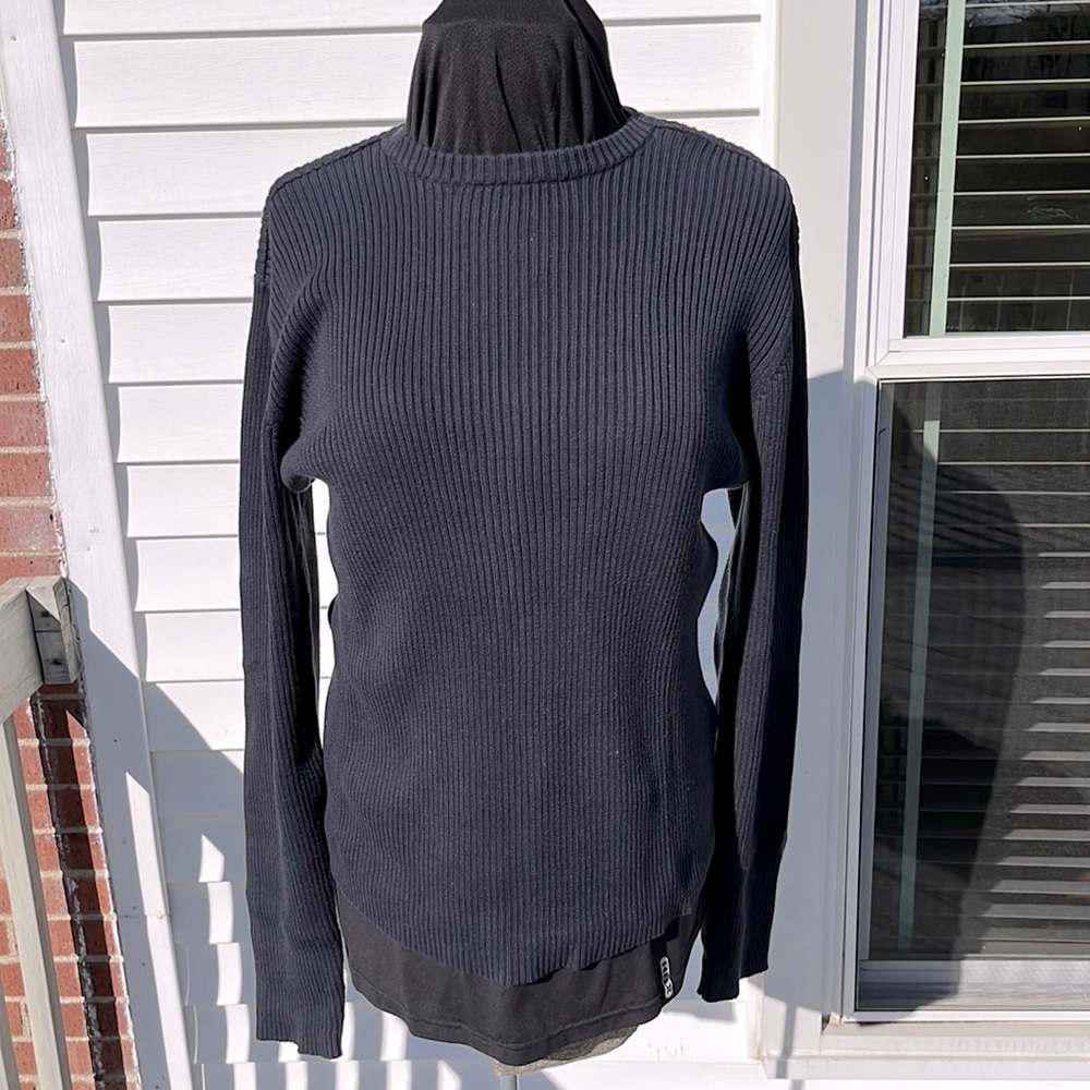 Men’s navy sweater